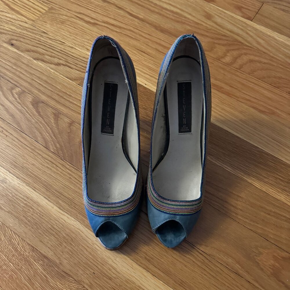 Steven by Steve Madden Blue shoes with rainbow detail